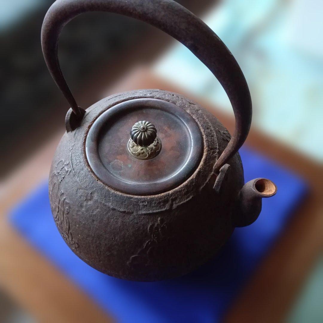 鉄製鉄瓶 浮彫りデザイン