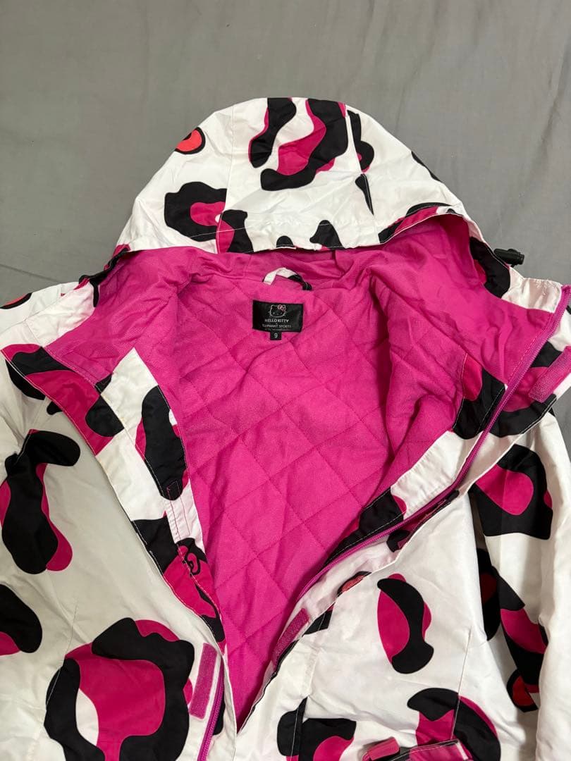 ハローキティ　スノボウェア９号上下セットおまけつき