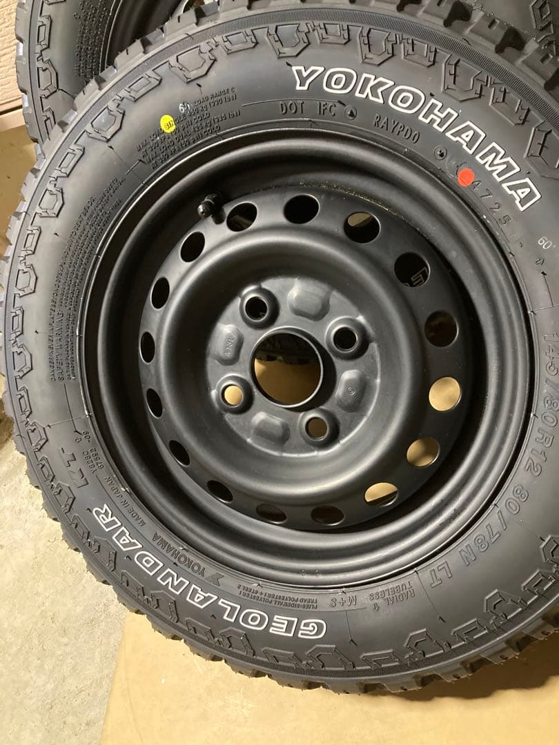 145/80r12 送料込25年 ゴツゴツタイヤ ホワイトレター