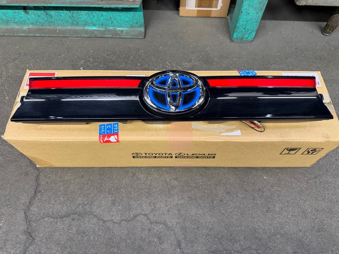 ヤリスクロス　 リアガーニッシュ　一文字テール加工