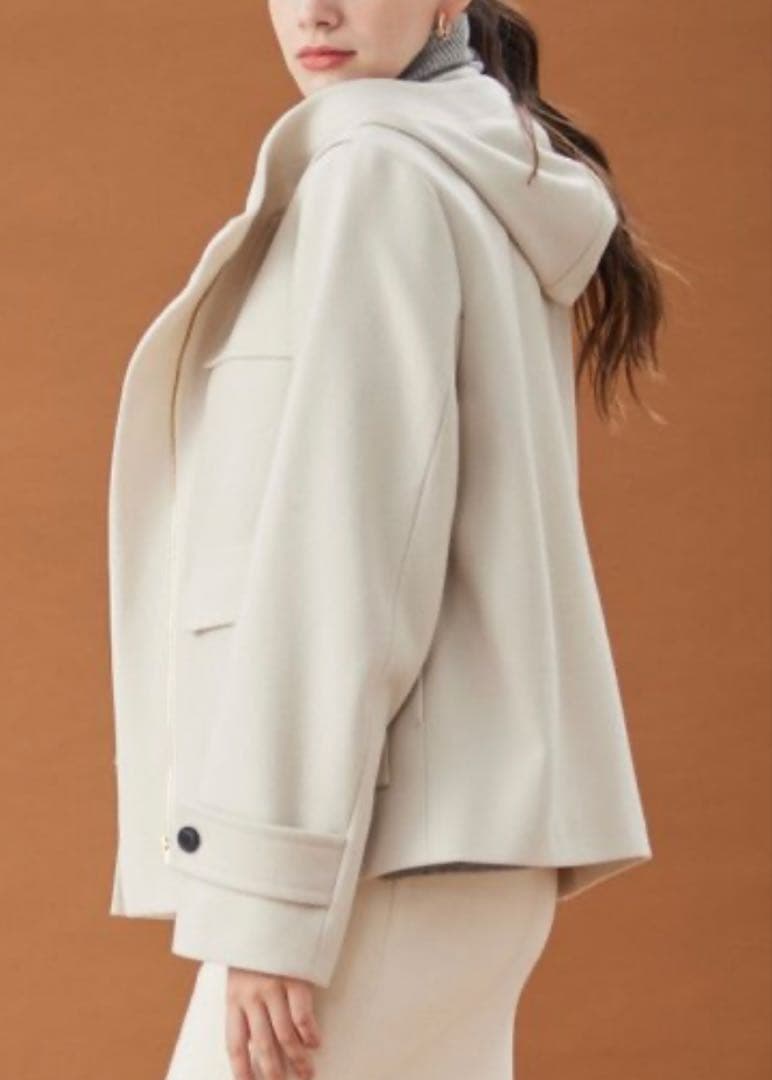 120/352 新品ベイジ ショートコートマフラー