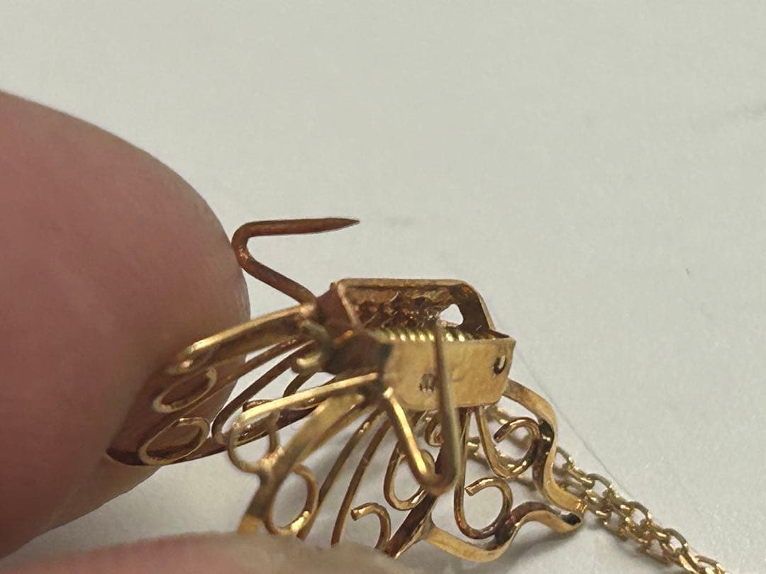 蝶々 バタフライ K18 ゴールド750 重さ3,18g ブローチ