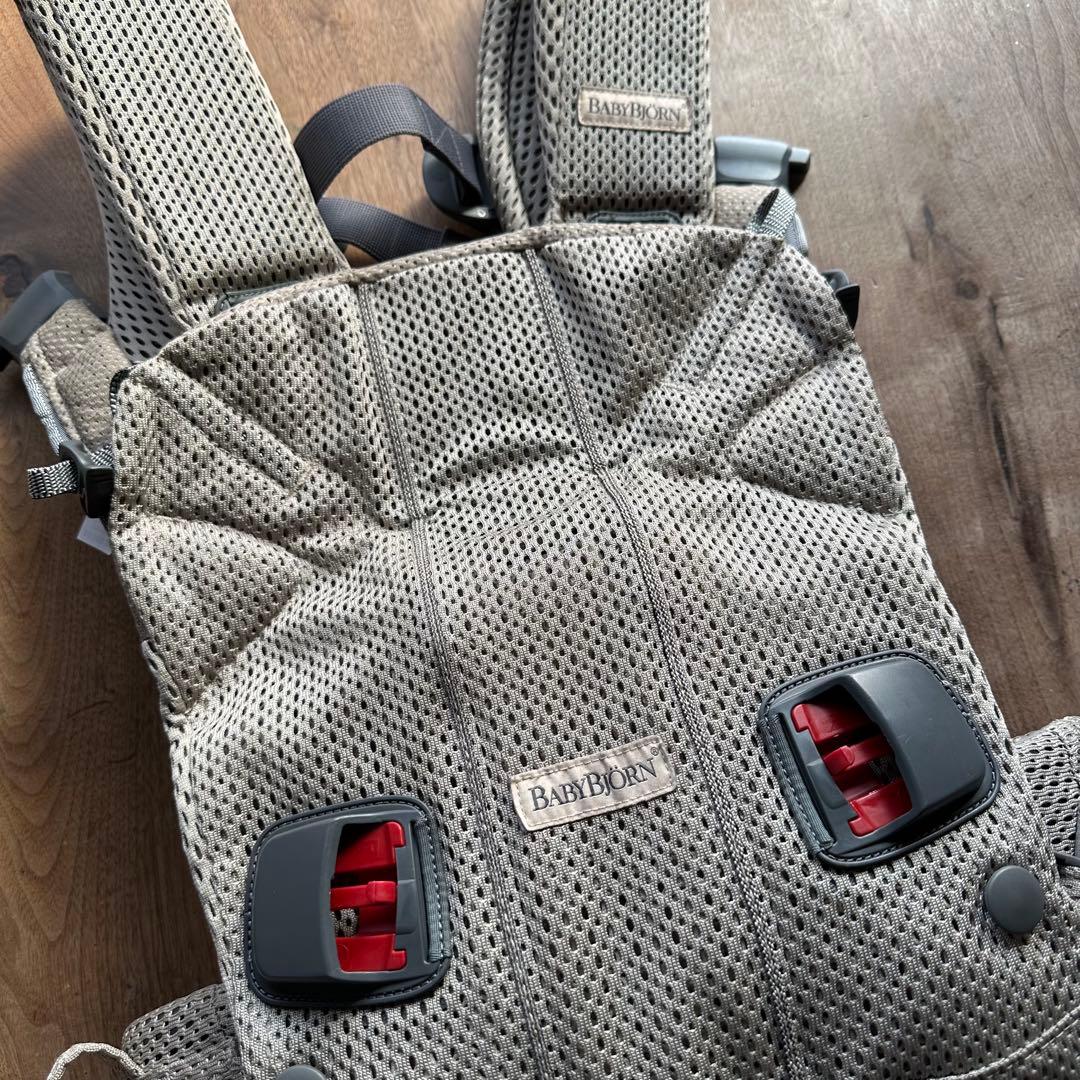 【美品】BABYBJÖRN ONEKAIAir 抱っこ紐メッシュ グレーベージュ