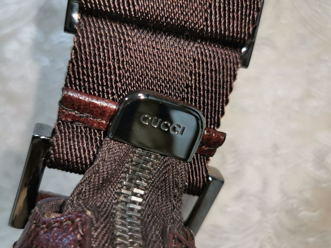 美品　GUCCI　GG　キャンバス　ショルダーバッグ　斜め掛け　カーキベージュ