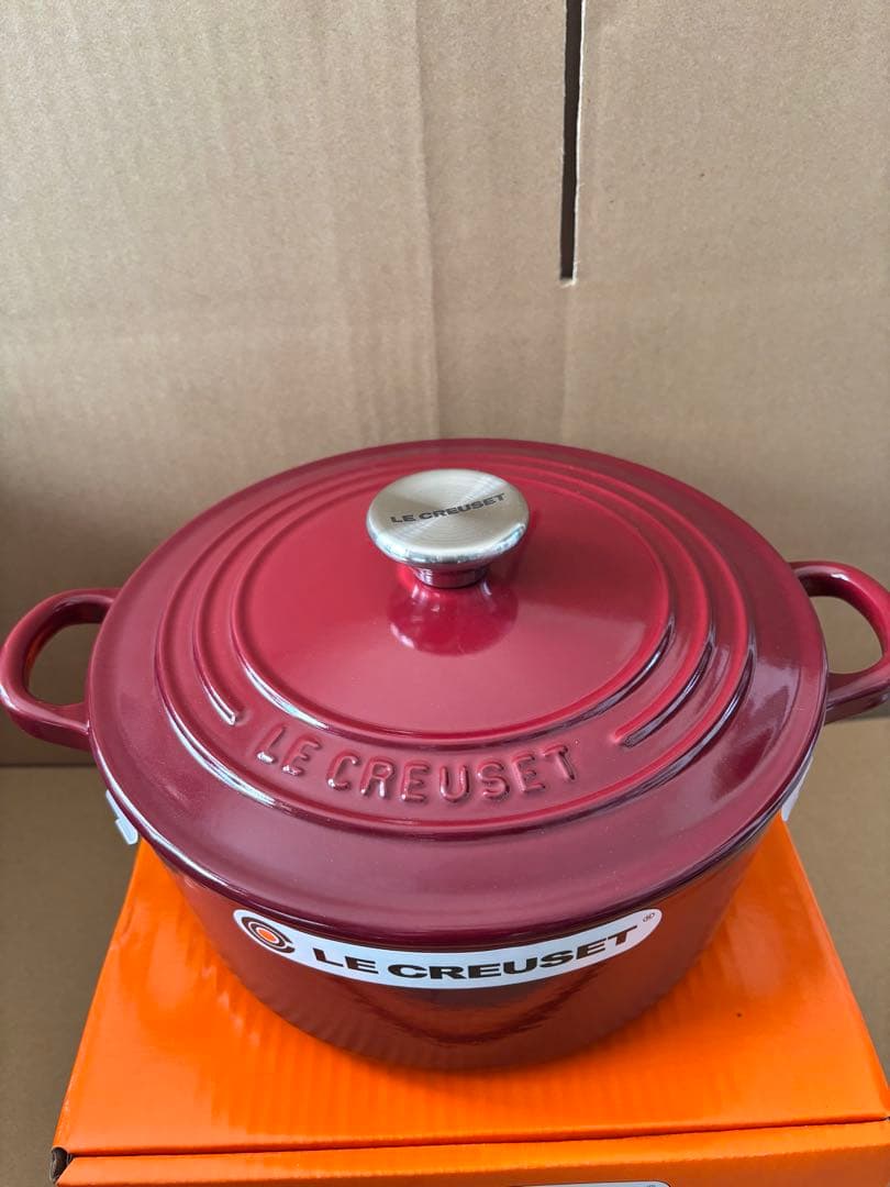 ルクルーゼ　ココット・ロンド 22cm ガーネット (ブラックマットホーロー)