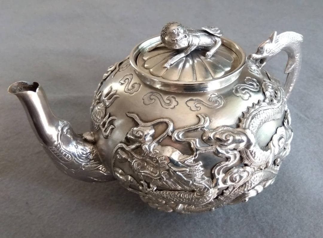 北京工芸品公司　銀製伝統雲龍紋唐獅子摘酒器　288gram高110長175mm