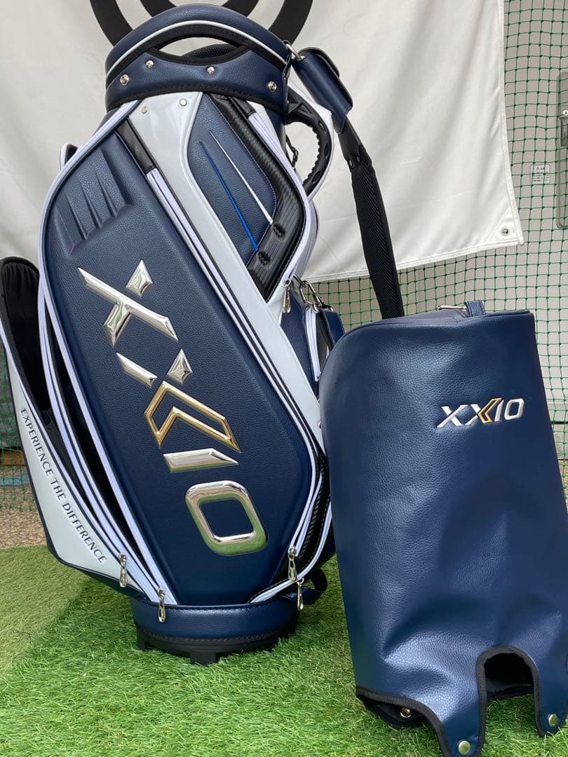 極美品XXIOプロモデルレプリカキャディーバッグ ネイビー/ホワイト未使用に近い