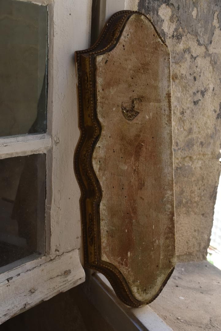 難有フランス19世紀　シャビーシックな金のリボンレリーフのグローブドマリエの台座