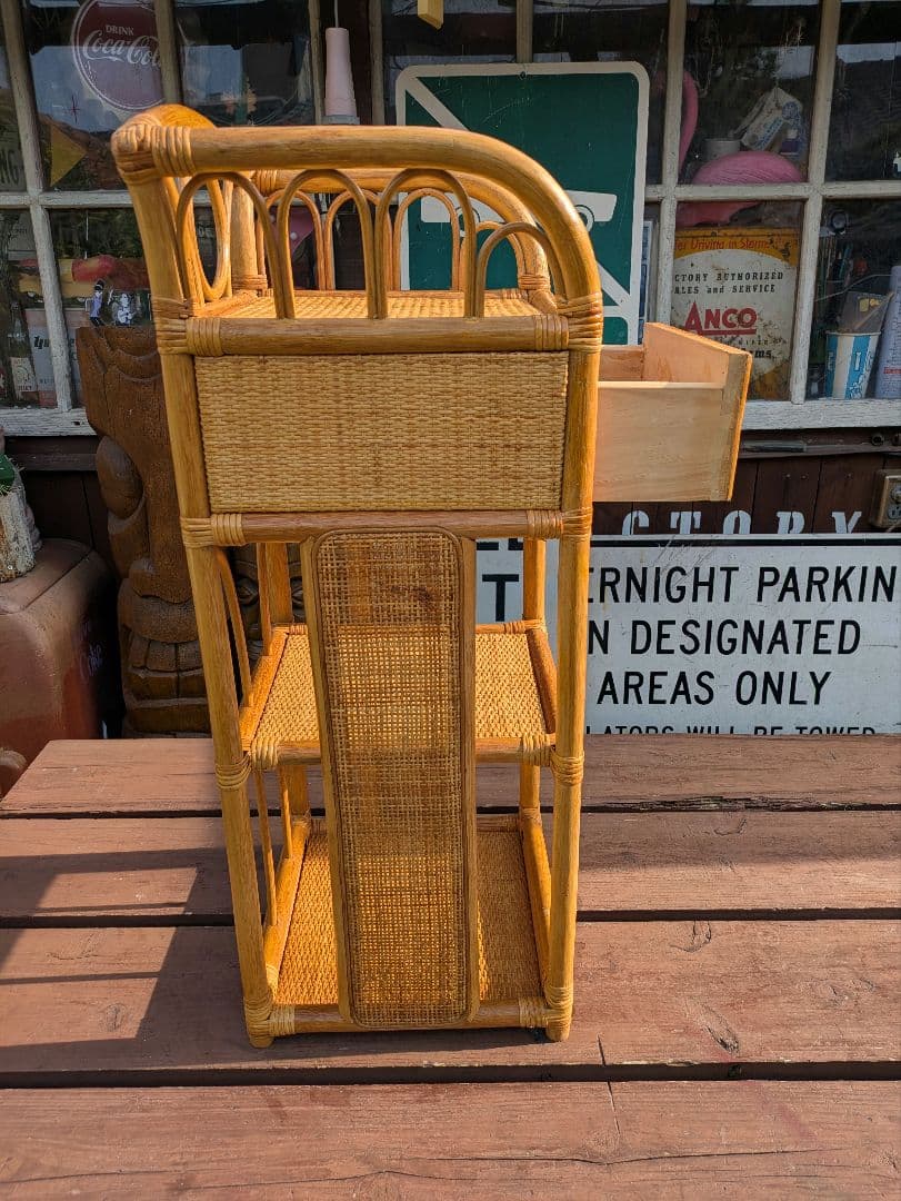 オールドラタンシェルフ 飾り棚 籐 ラタン製 3段シェルフ 引き出し付き　家具