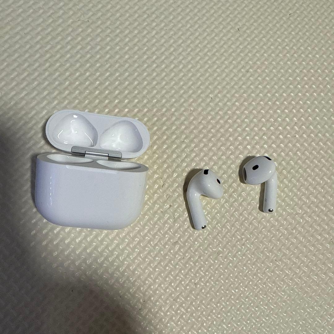 AirPods 4 本体 ホワイト