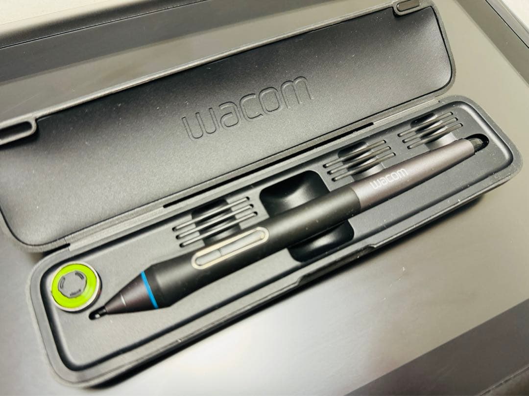 【Wacom ワコム】CINTIQ DTK-1301/K0 液タブ　ペンタブ