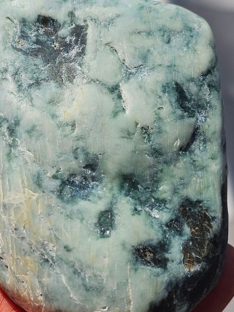 圧倒的パワー‼️青色❔緑❔糸魚川産 翡翠 原石