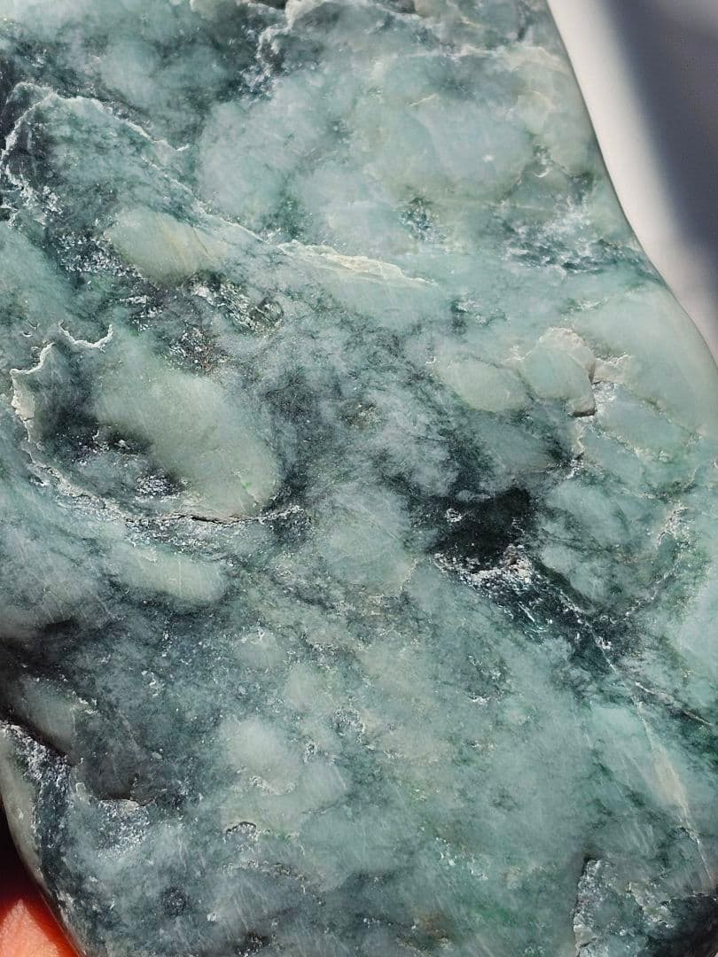 圧倒的パワー‼️青色❔緑❔糸魚川産 翡翠 原石