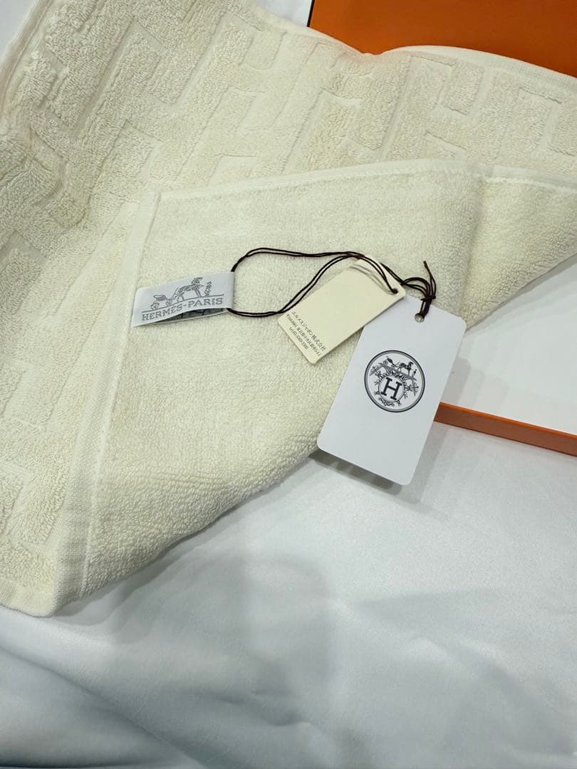 HERMES エルメス　カレ・タオル ステアーズ 新品未使用　アイボリー