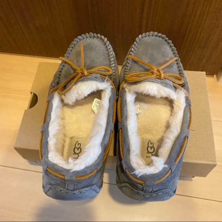 UGG モカシン　DAKOTA 24センチ