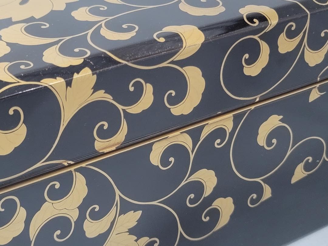 纏枝蓮花紋 蒔絵 四方 蓋物 古美術 DT326