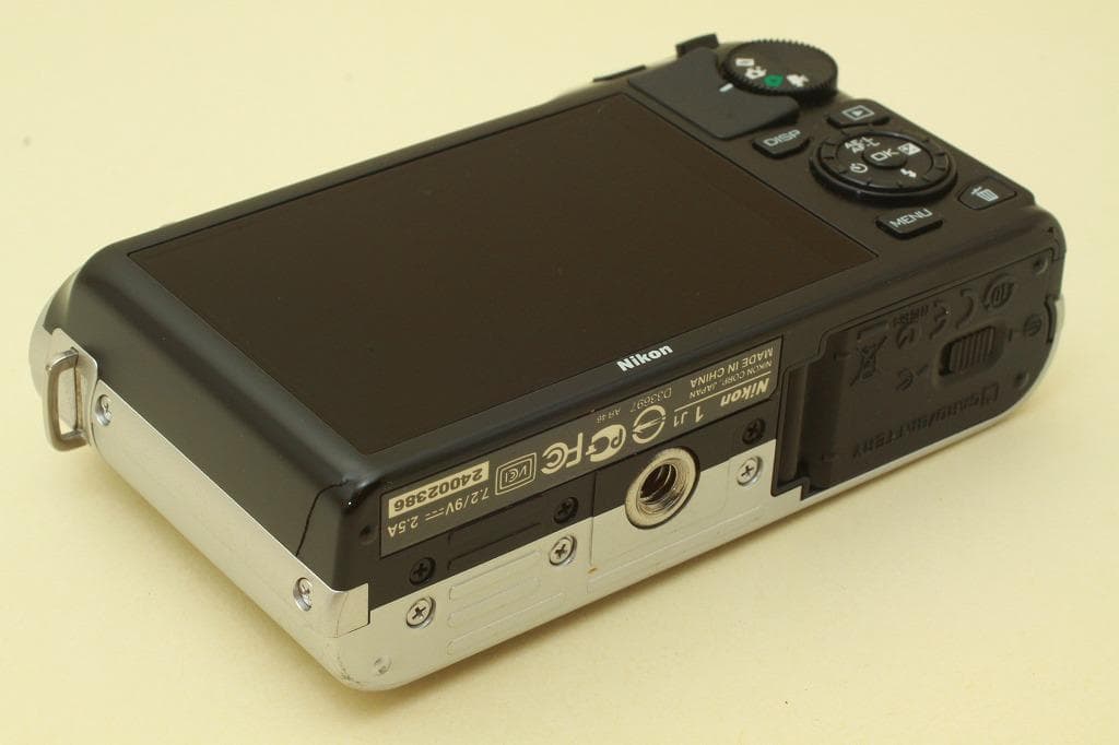 【美品】NIKON　ニコン　デジタルカメラ　1　J1　レンズ無し