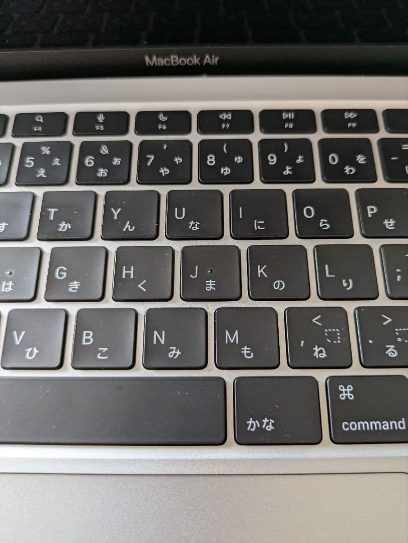 Apple M1チップ搭載13インチMacBook air シルバー 薄型