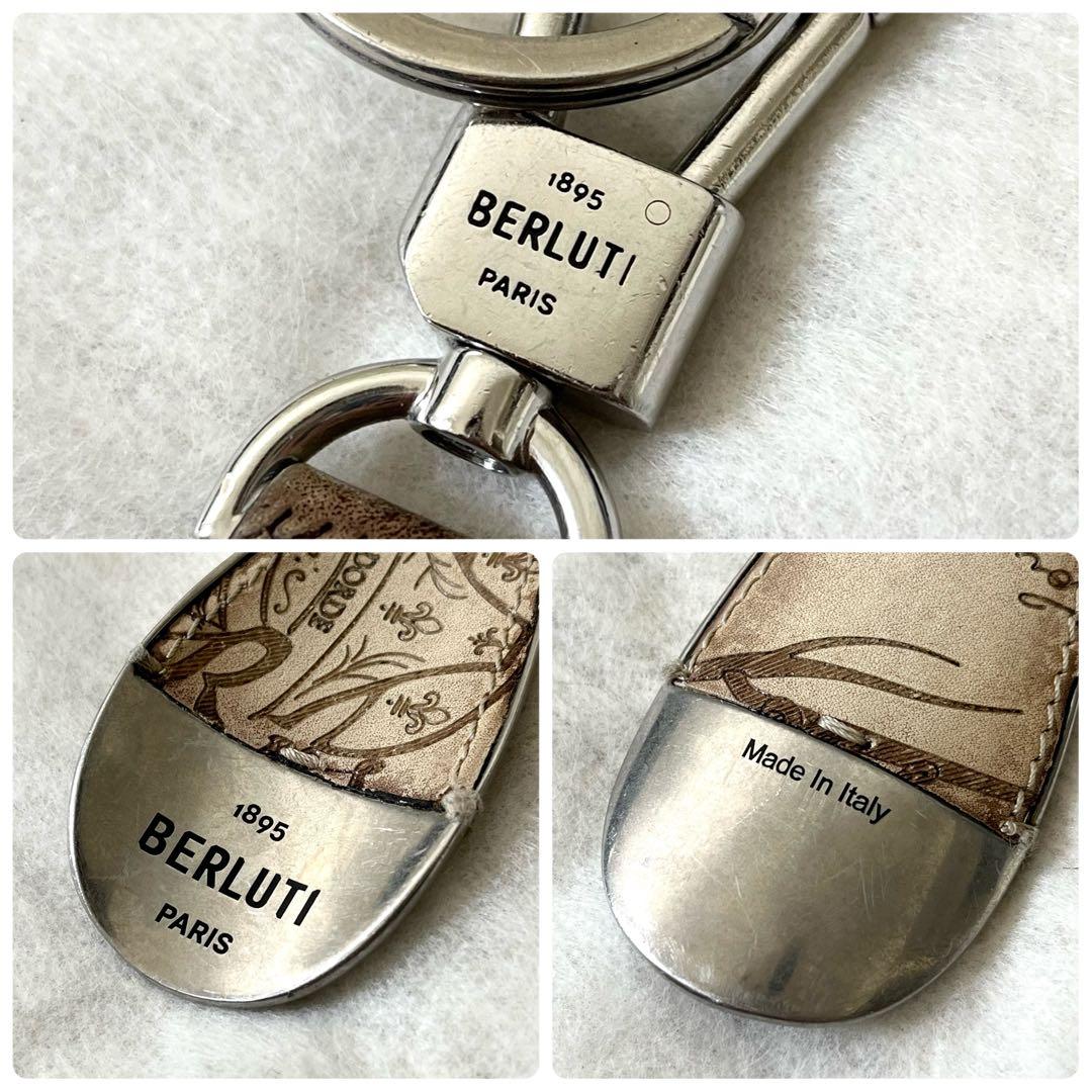 ベルルッティ　シューホーン　キーホルダー　カリグラフィー　レザー　白系　茶色