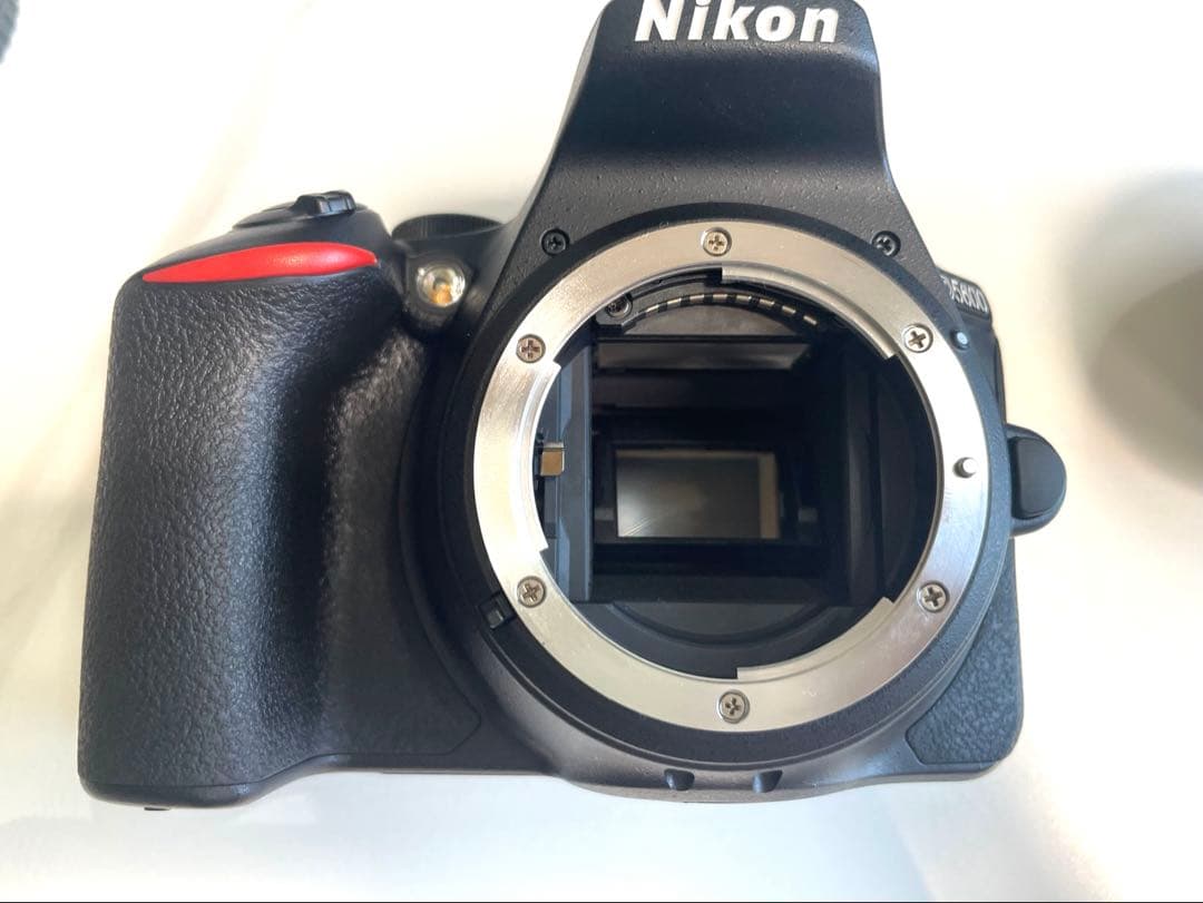 [美品]Nikon一眼カメラ D5600ダブルズームキット　ショット数1248枚