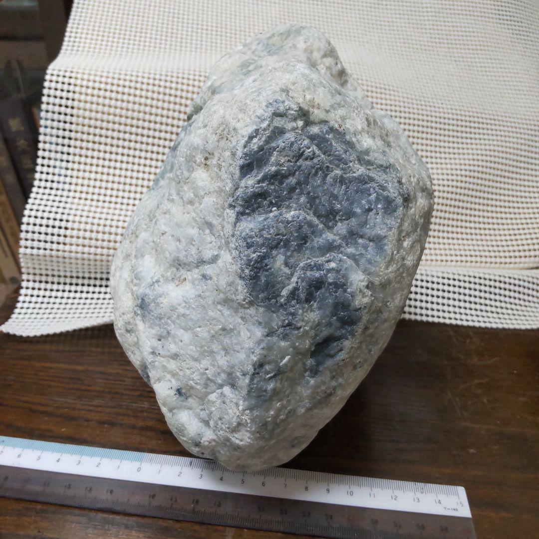 糸魚川翡翠6.16kg,m  (正面にひび割れ傷)