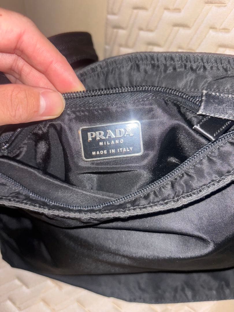 プラダ PRADAブラック ナイロン ショルダーバッグ美品