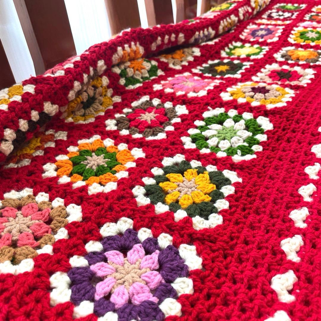 グラニースクエア ❤️周りのハートが可愛い赤いカラフルブランケット