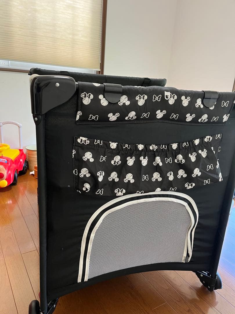 ベビーベッド ミッキーマウス柄　お布団とセット