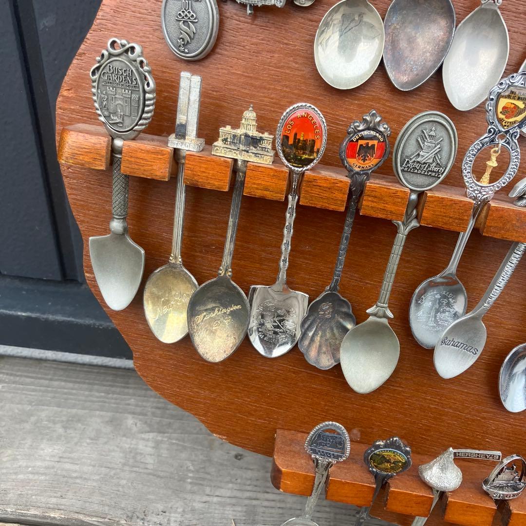 ① ヴィンテージ アメリカ地図型台座付き スーベニアスプーンコレクション 61本