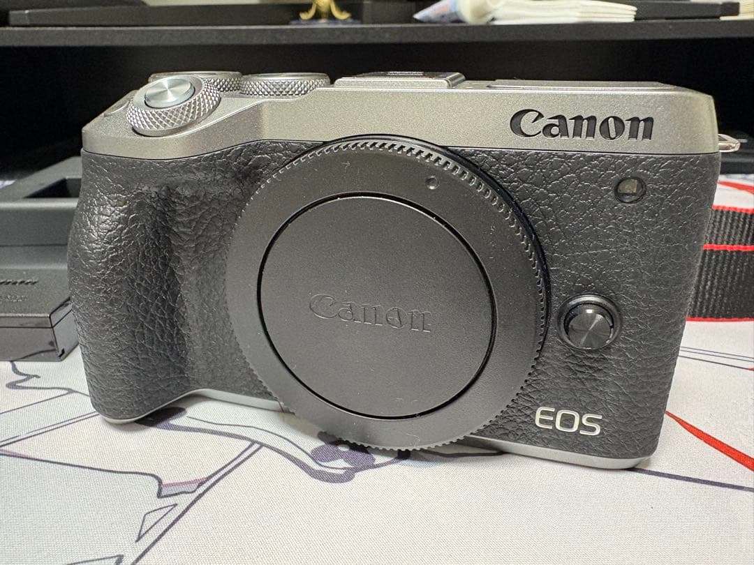 Canon Eos M6 markⅡ ダブルズームキット （シルバー）