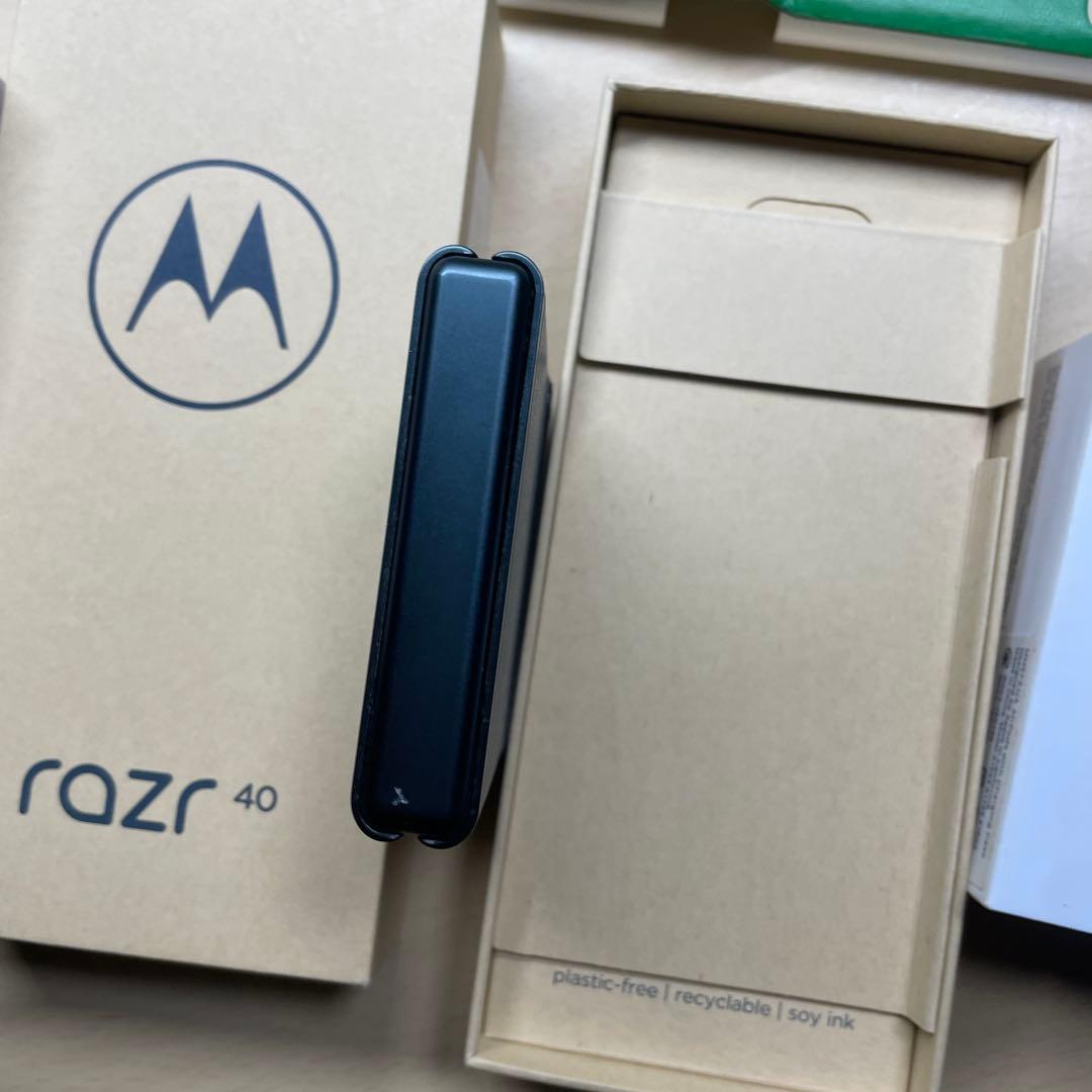 Motorola razr 40 256GB SIMフリー　割れなし