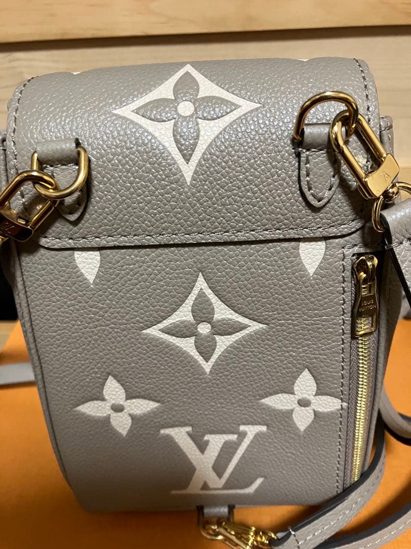 ぽよぽん様 ヴィトンバッグパック美品 正規品グレーショルダー