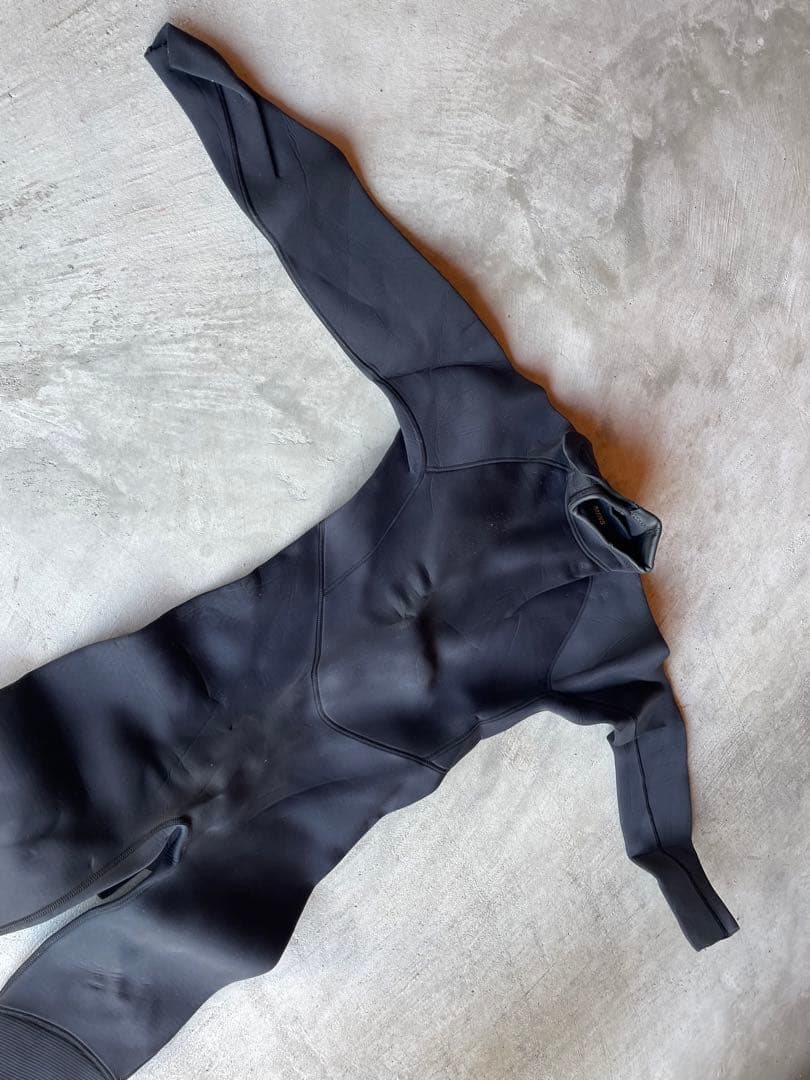 ウェットスーツ　サーフィン　マリンスポーツ