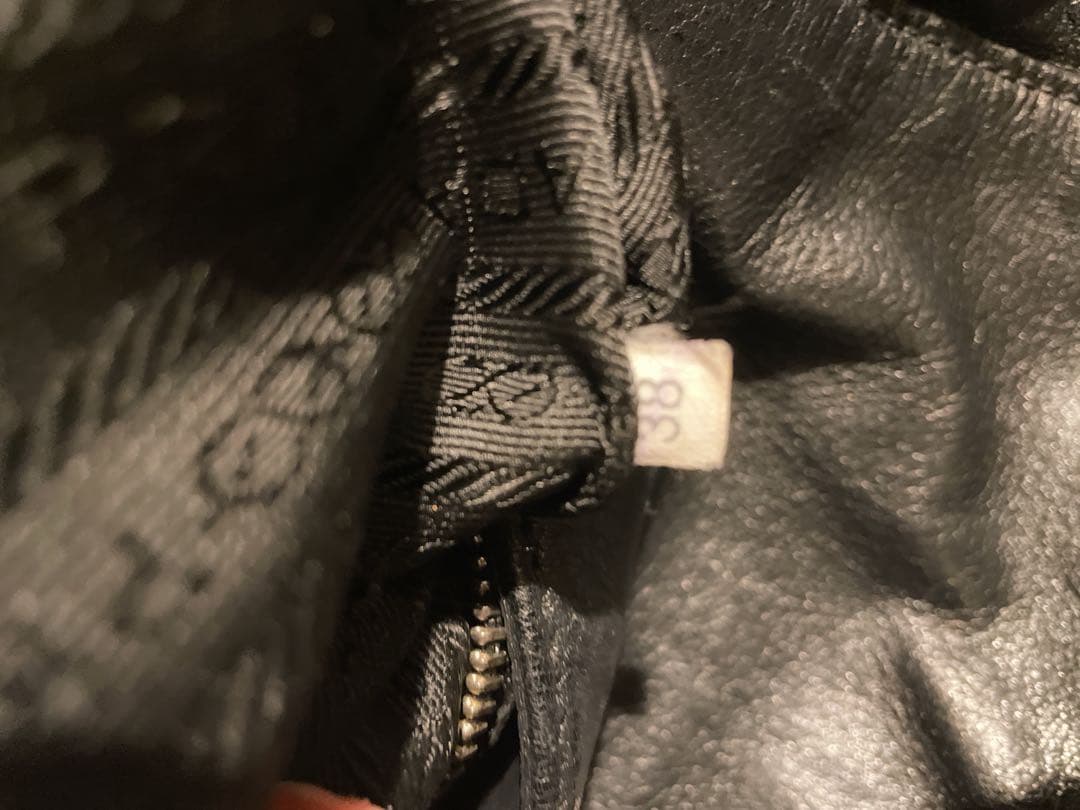 訳あり)プラダレザー ショルダーバッグ