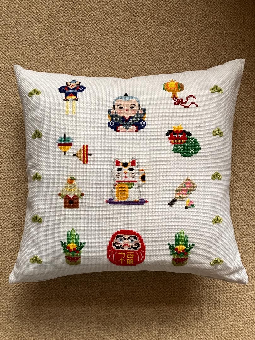 【プレゼントにいかが？】和風柄　刺繍 ハンドメイド　クッションカバー