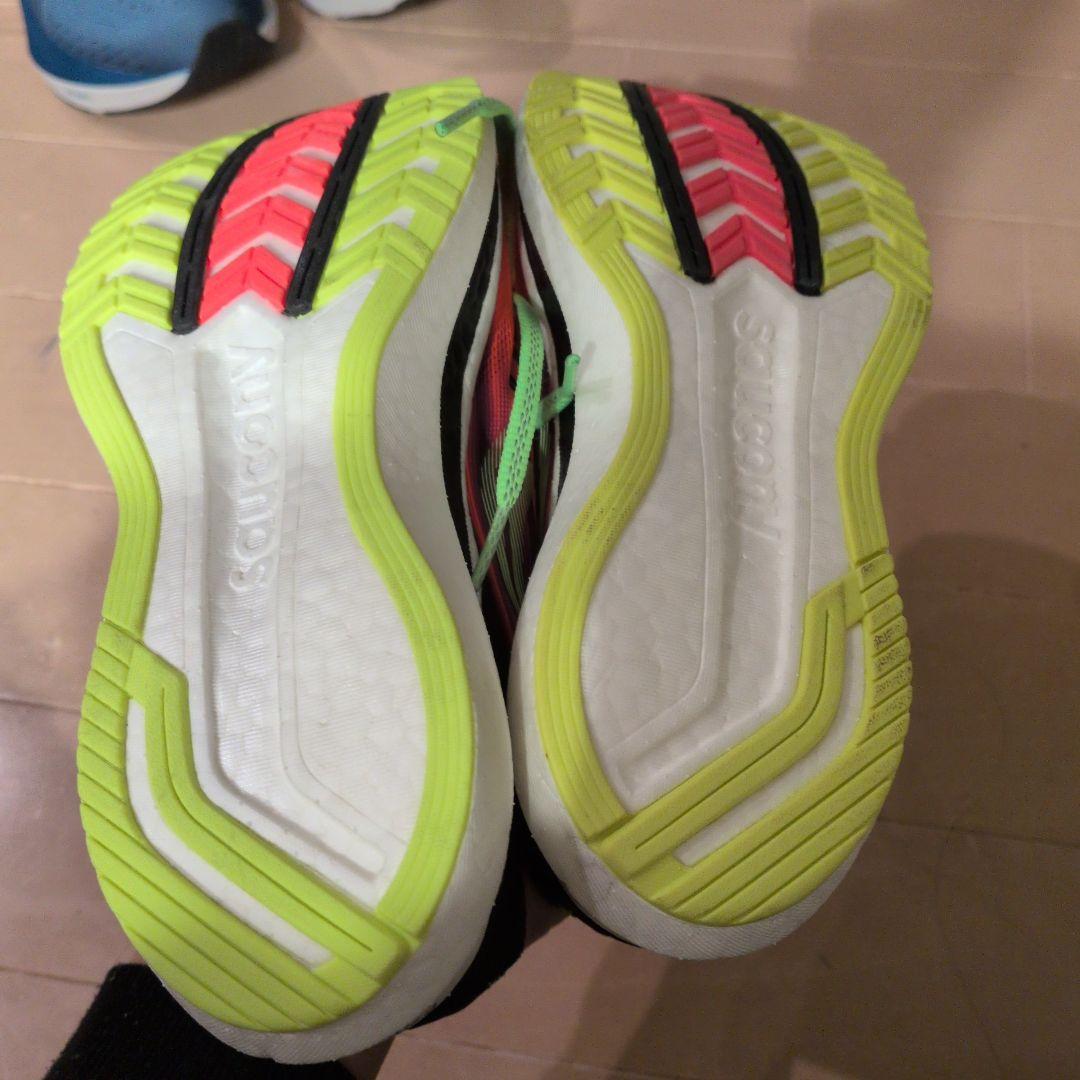 新品 サッカニー エンドルフィン プロ 2 マラソン シューズ 24.5cm