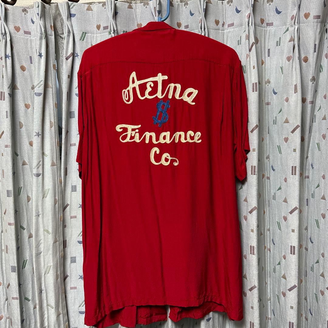 ボーリング　赤　シャツ