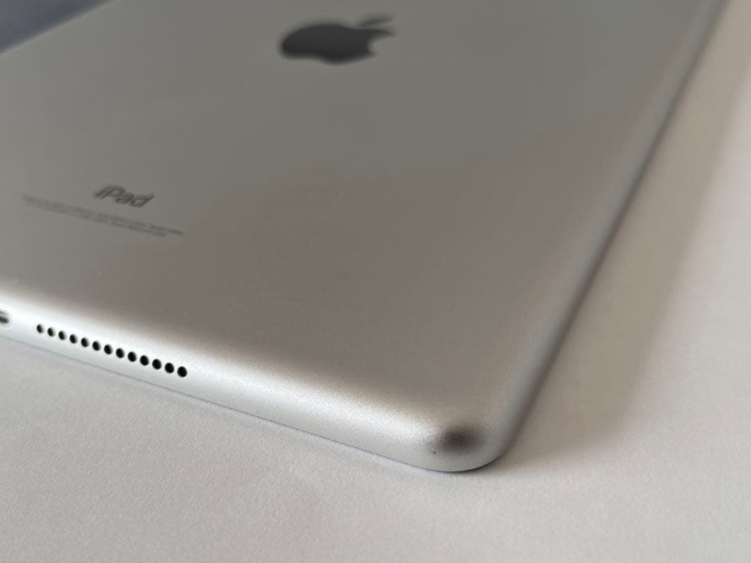 極美品 Apple iPad 6世代 32GB Wi-Fi シルバー