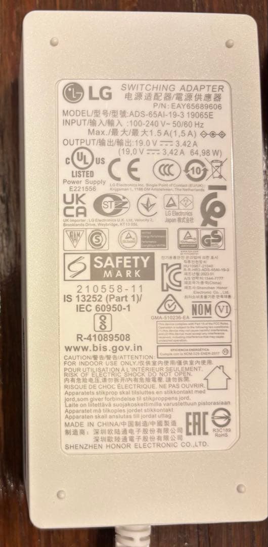 LG 32UN500-W 31.5インチ 4Kモニター（美品・VESA使用のみ）