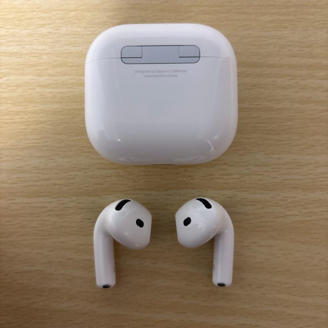 AirPods 4（ANC）ノイズキャンセリング搭載　Apple 美品