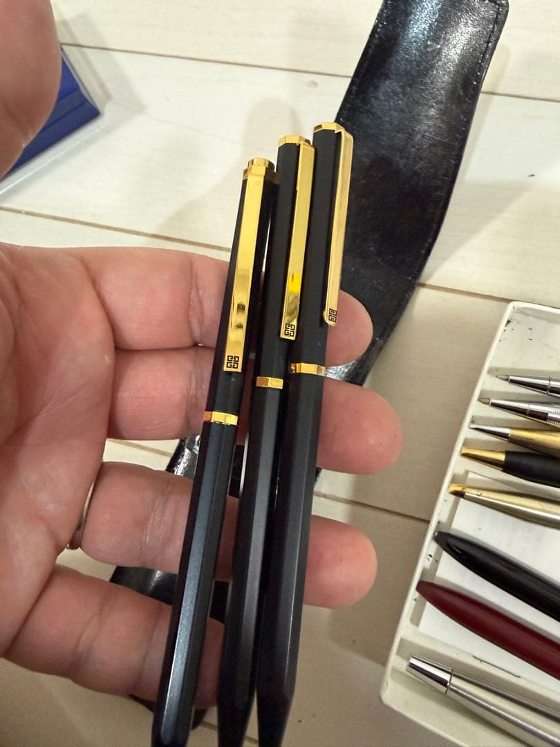 ジバンシー、Burberry、クロス、イヴ・サンローラン名刺ケース、ボールペン