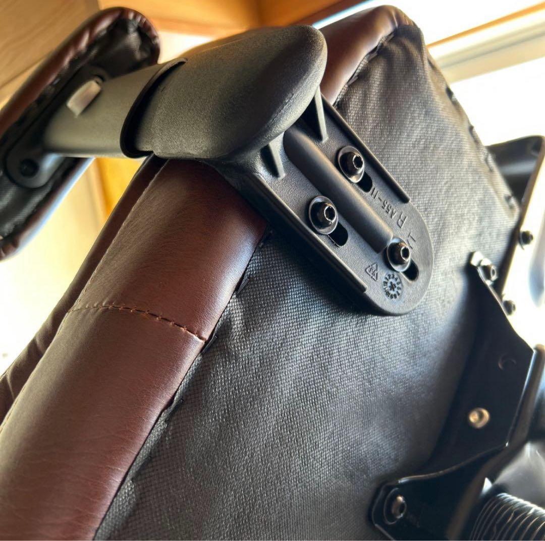 肘付きオフィスチェア　ブラウン