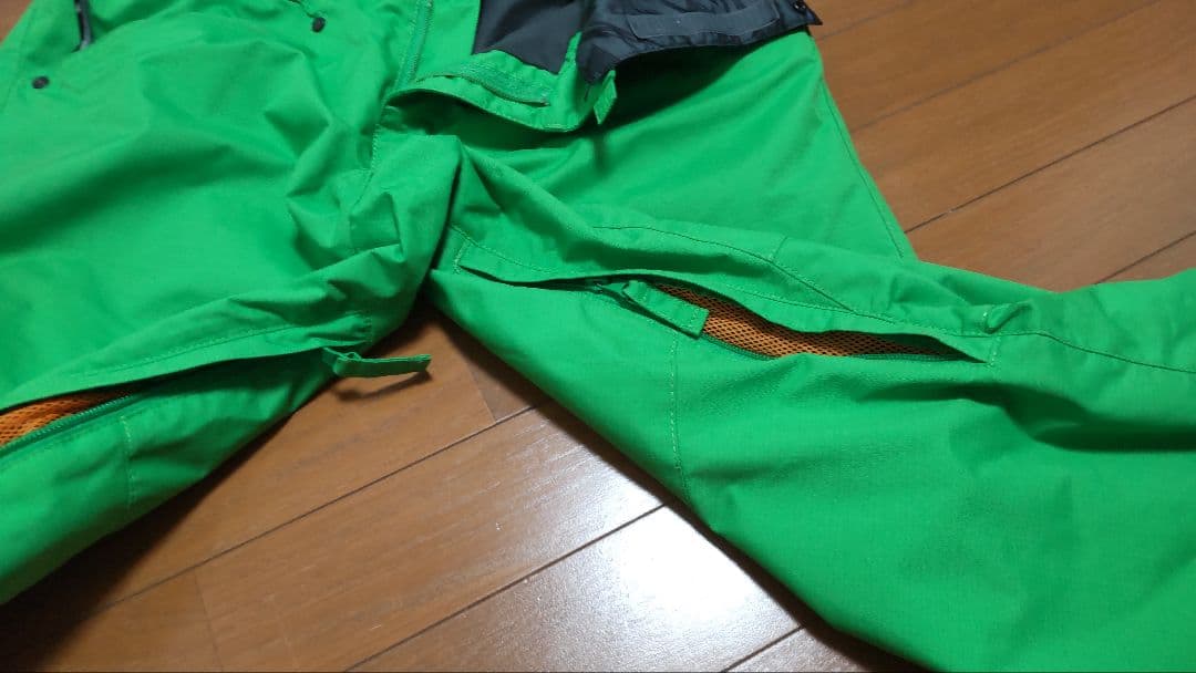 スノーボードウェア　上クイックシルバー　（Sサイズ）下 ESTIVO（Ｌサイズ）