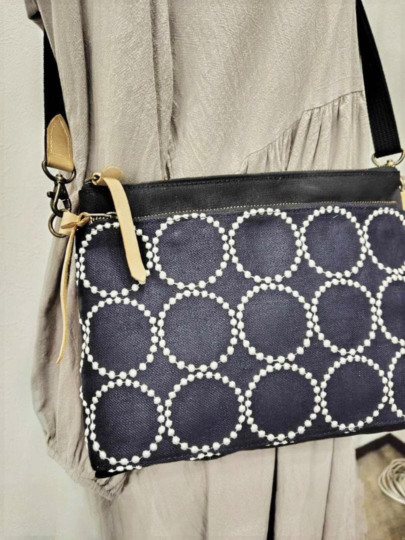 【2点おまとめ】ミナペルホネン/2025タンバリンネイビー×白/サコッシュ