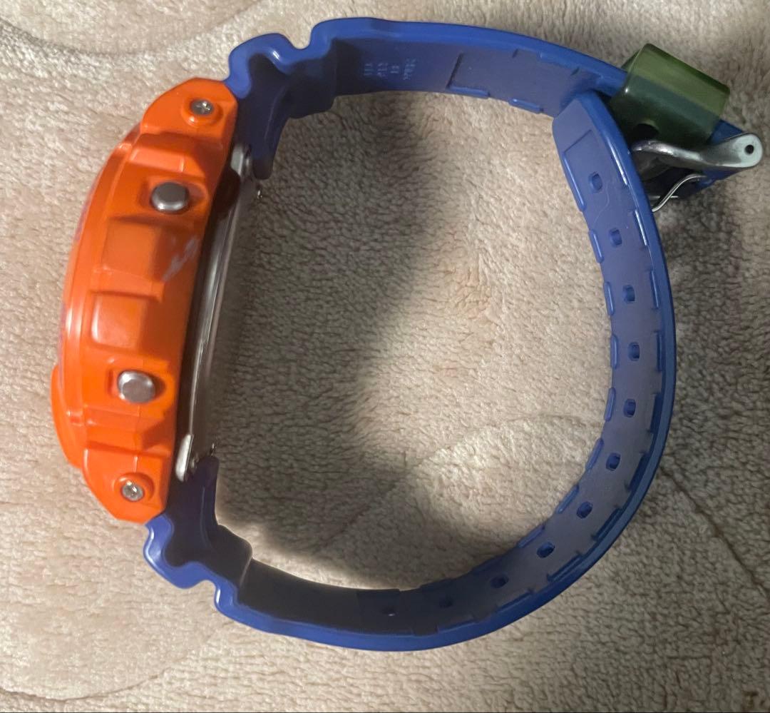 CASIO G-SHOCK デジタル腕時計（オレンジ×ブルー）