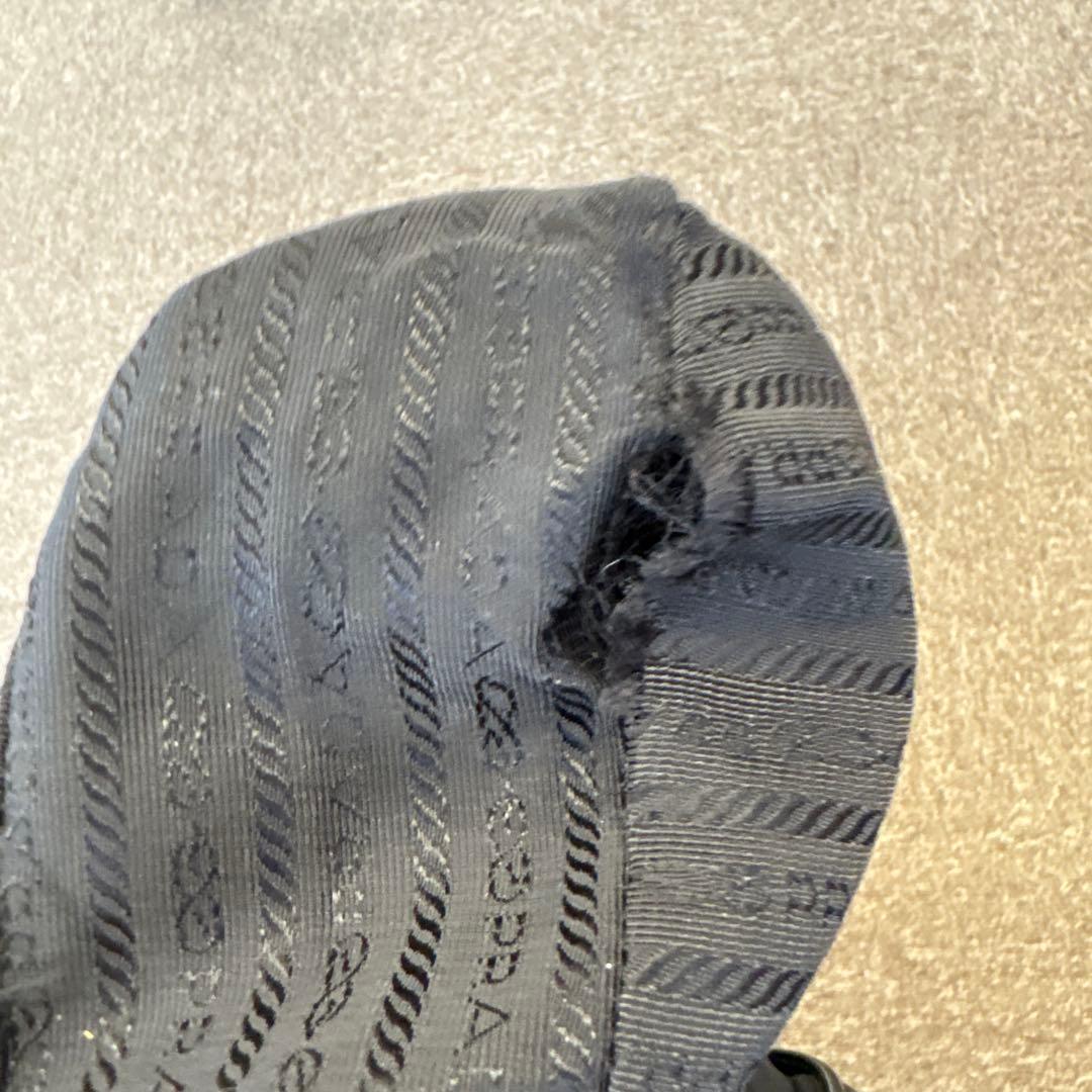 プラダ　ナイロン　ショルダーバッグ