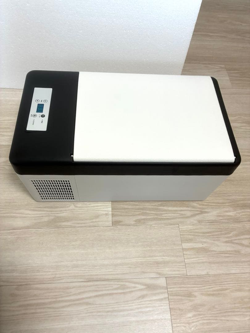 【新品未使用】ベルソス 車載対応 ポータブル冷凍冷蔵庫15L VS-CB015