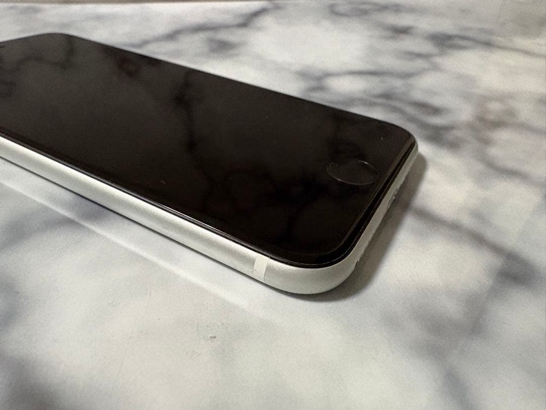 【美品】iPhone SE 第2世代　SIMフリー 64GB ホワイト