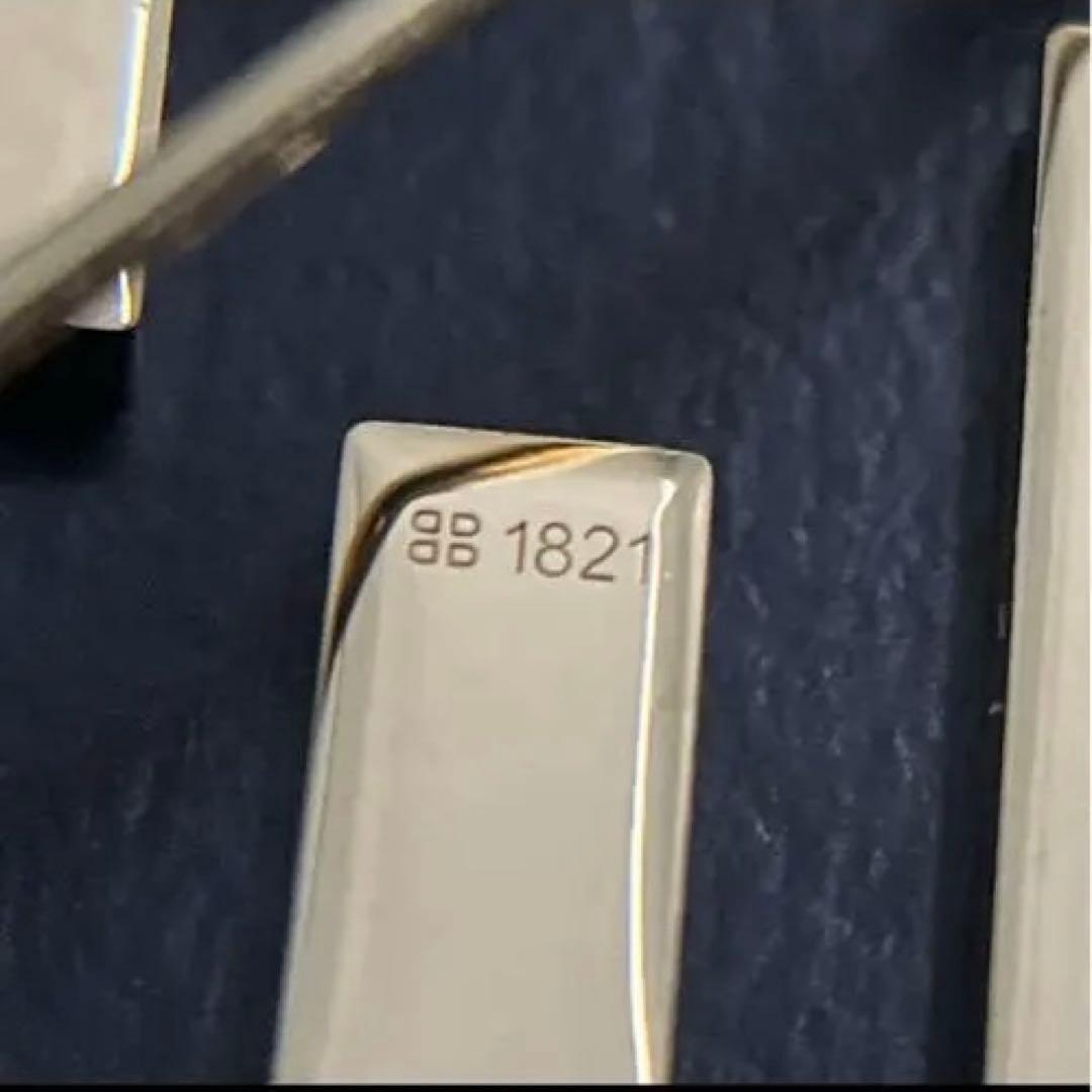 フェンディ　ブローチ　フォーエバー　FFロゴ　ブラックメタル　ゴールド　刻印入り