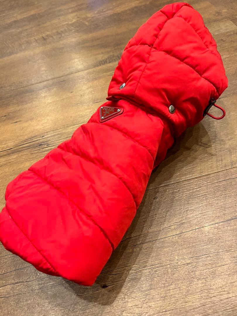 PRADA 赤 フード付きダウンジャケット　小型犬用